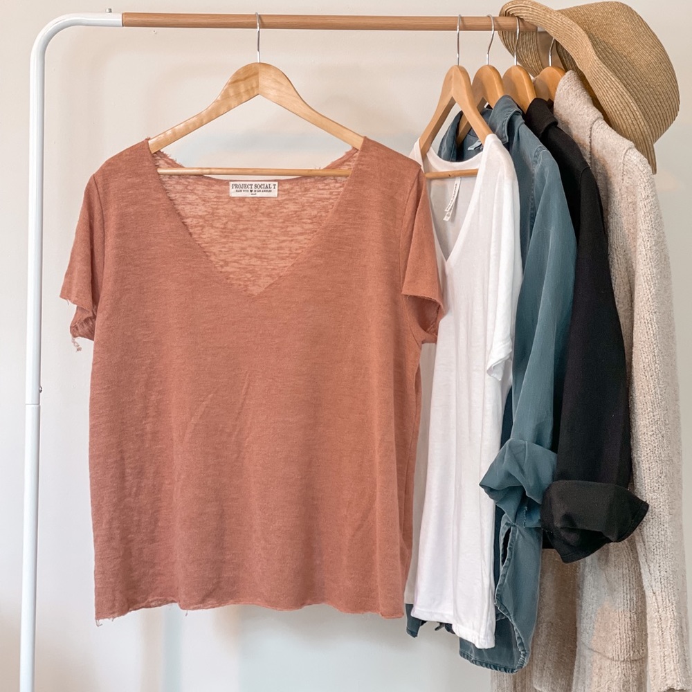 Urban Outfitters — Vneck Tshirt — S — Rust Color